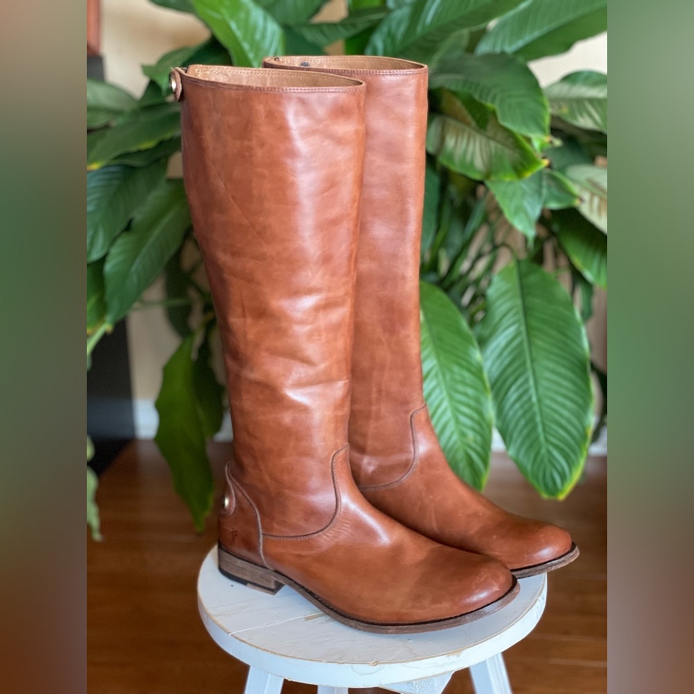The FRYE Company 
Womens-Melissa Boots
Excellent Condition
Size 8.5 Medium